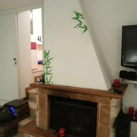 Little Well Connected Daire Roma